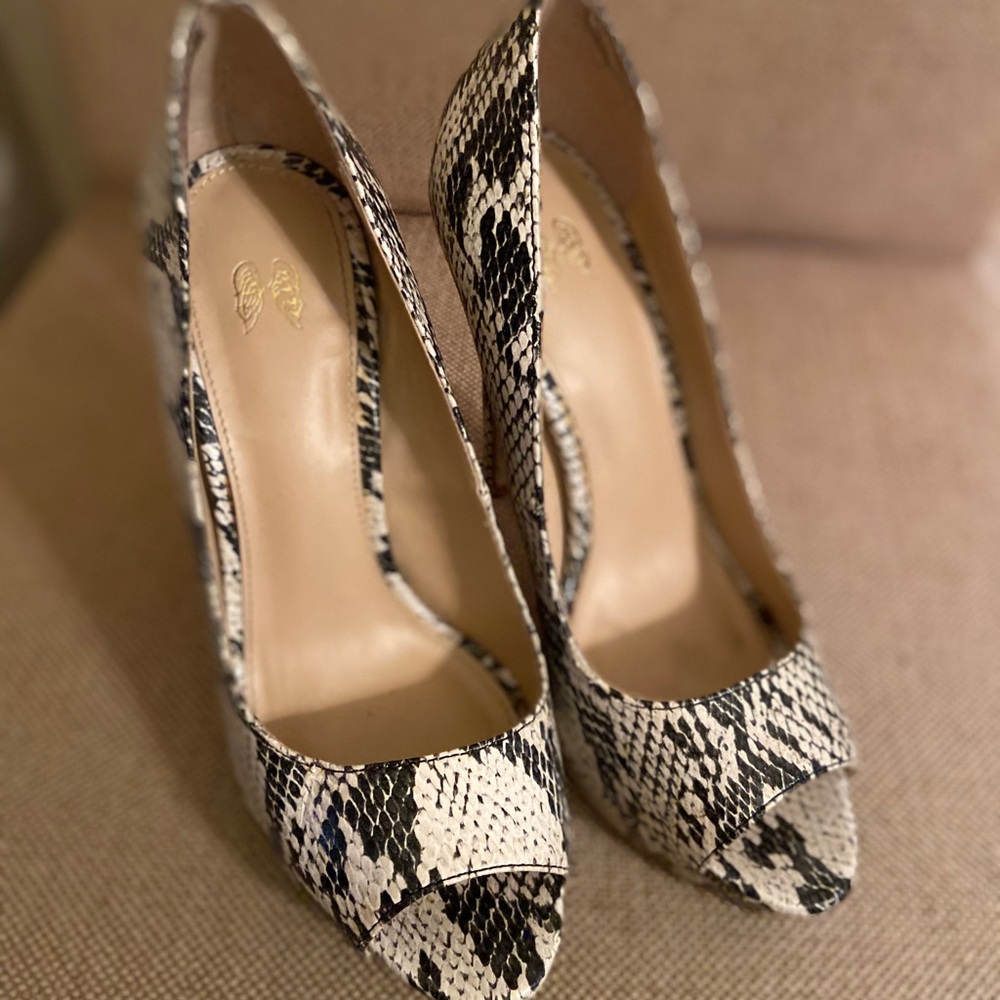 Victoria Secret Snake Print Heeled Peep Toe Pumps